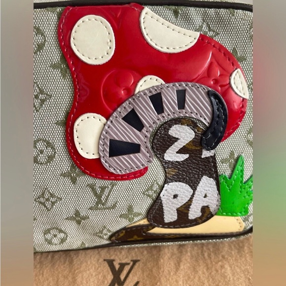 LOUIS VUITTON CONTE DE FEES MINI LIL POCHETTE “FAIRY TALE” - Picture 2 of 16